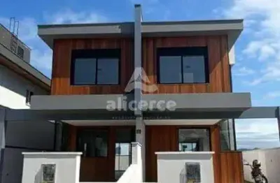 Casa à venda com 3 quartos 3 suítes, 157m² em campeche florianópolis