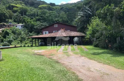 Casa à venda com 7 quartos 2 suítes, 492m² em armação do pântano do sul florianópolis