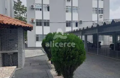 Apartamento à Venda em Nossa Senhora do Rosário – Conforto e Ótima Localização