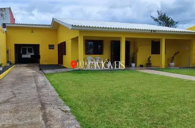 Casa espaçosa e aconchegante à venda no centro de balneário pinhal!