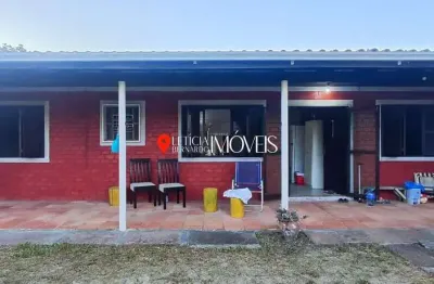 Casa à venda em balneário pinhal – r$ 110.000,00 – financiável!