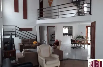 Casa sobrado, com edícula,  próximo ao centro  de boituva