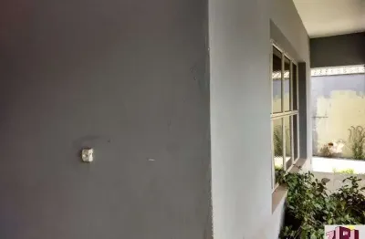 Casa térrea para venda, 3 dormitórios sendo 1 suite, sala para 2 ambientes, cozinha com armários, 2 wc, edícula , 2 vagas em frente a schmersal..