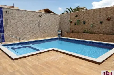 Casa alto padrão em condominio fechado portal das estrelas, 4 dormitórios sendo 2 suites. ar condicionado, armários total e piscina