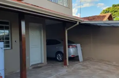 Casa de luxo para locação no centro de boituva-sp: 3 quartos, 2 salas, 2 vagas de garagem, 200m² de área.