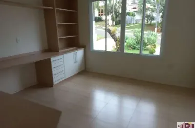 Casa de alto padrão para locação em condomínio fechado em boituva-sp, bairro flora ville: 3 quartos, 1 suíte, 3 salas, 2 banheiros, 2 vagas de garagem, 170m².