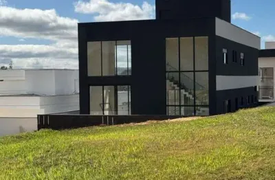 Casa de alto padrão em condomínio no éden, sorocaba-sp: 3 quartos, 1 suíte, 3 salas, 3 banheiros, 6 vagas de garagem, 195m².