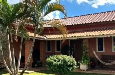 Chácara à venda em boituva-sp, bairro nova rheata  3 quartos, 1 suíte, 1 sala, 3 banheiros, 6 vagas de garagem  250m² de área