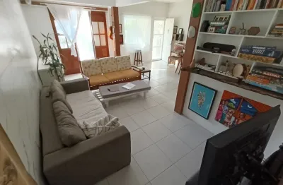 Oportunidade única! casa 200m² com espaço de sobra em bairro tranquilo e seguro.
