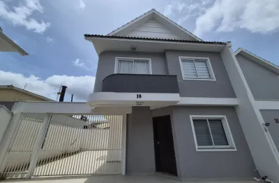 Sobrado em condomínio calmo e familiar no Uberaba por R$ 3.890 + Taxas