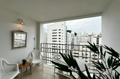 Lindo apartamento reformado 3 quartos,  100m da praia- pitangueiras guarujá