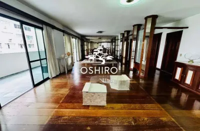 Apartamento amplo com hall privativo, três suítes e varanda – a uma quadra da praia!