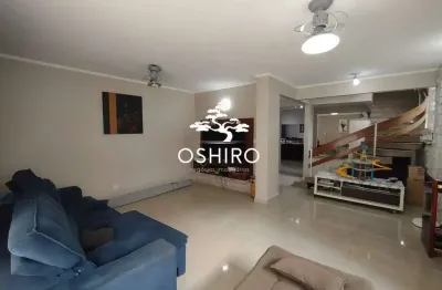 Sobrado isolado com 4 dormitórios, piscina, churrasqueira, sauna e energia solar