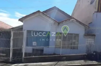 Oportunidade Única: Casa à venda em Jacareí-SP, Centro, 2 quartos, 2 salas, 1 banheiro, 2 vagas, 153 m². Venha conferir!