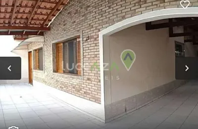 Impecável casa à venda em Jacareí-SP, Jardim Esper: 3 quartos, 1 suíte, 2 salas, 3 banheiros, 4 vagas, 190m². Venha conferir!