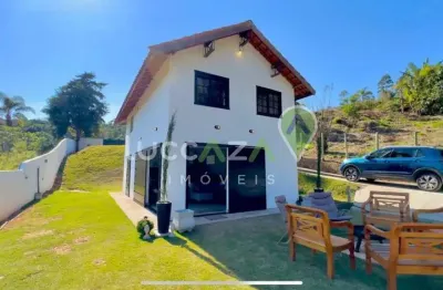 Chácara de Luxo à Venda em Santa Branca-SP: 2 Quartos, 1 Banheiro, 10 Vagas de Garagem e 104m² de Área