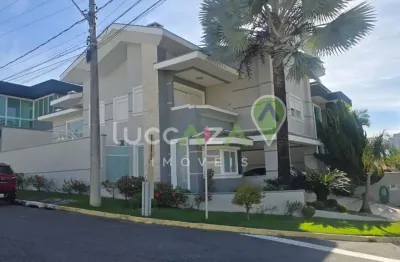 Casa de Luxo em Condomínio: 4 quartos, 2 suítes, 3 salas, 3 banheiros, 4 vagas de garagem na Villa Branca, Jacareí-SP.