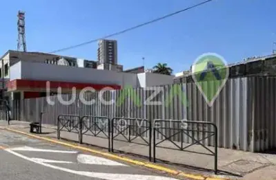 Excelente oportunidade de locação de ponto comercial no Centro de Jacareí-SP: 2 salas, 2 banheiros, 10 vagas de garagem!