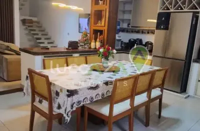 Imperdível oportunidade de casa à venda em Jacareí-SP, Jd. Sant'anna do Pedregulho: 3 quartos, 3 suítes, 2 salas, 4 banheiros, 2 vagas, 110m². Venha conferir!