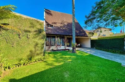 Casa de alto padrão com suíte master, hidro e espaço gourmet nas mercês, curitiba