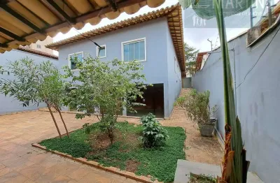 Fantástico – casa num lote 480 m²  - 4 quartos e 5 vgs - santa mônica-bh