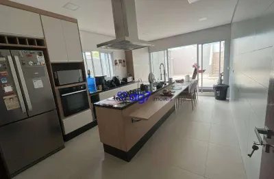 Sobrado impecável em bolsão residencial fechado na granja viana