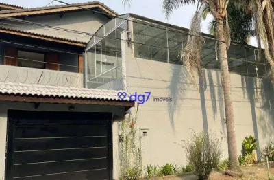 Casa com piscina no condomínio gramado - granja viana.