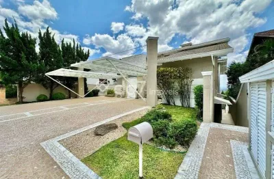 Casa em condomínio na Fazendinha com 4 suítes e 6 vagas, 331 m²!