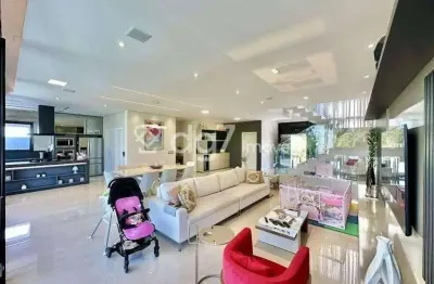 Casa em condomínio de alto padrão na Granja Viana, com 4 suítes e 8 vagas, 483 m²!