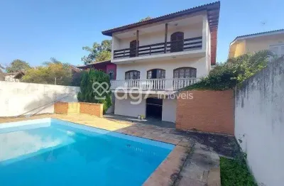 Casa de Alto Padrão no Parque dos Príncipes com Piscina e Churrasqueira