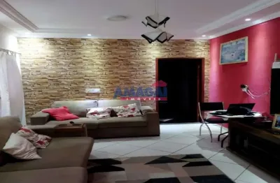 Casa com 3 quartos à venda no Jardim Pitoresco, Jacareí 