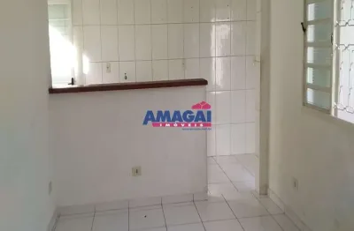 Casa com 2 quartos à venda no jardim bela vista, jacareí  por r$ 300.000