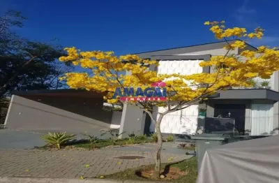 Casa em condomínio fechado com 4 quartos à venda no loteamento villa branca, jacareí  por r$ 2.100.000