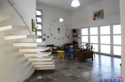 Casa com 3 quartos à venda no centro, jacareí  por r$ 1.600.000