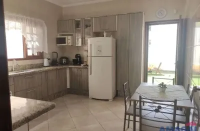Casa com 3 quartos à venda no jardim siesta, jacareí  por r$ 845.000