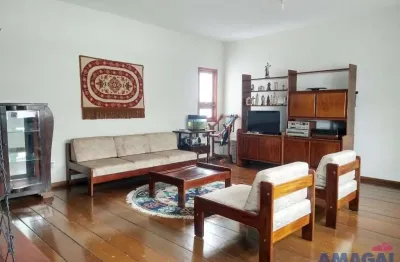 Casa com 3 quartos à venda no Centro, Jacareí 