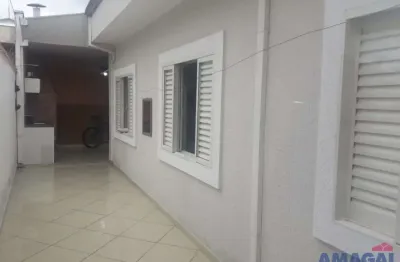 Casa com 3 quartos à venda no parque brasil, jacareí  por r$ 600.000