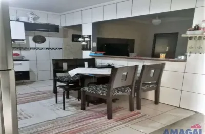 Casa com 2 quartos à venda no Conjunto Residencial Galo Branco, São José dos Campos  por R$ 300.000