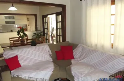 Casa com 3 quartos à venda no jardim bela vista, jacareí  por r$ 600.000