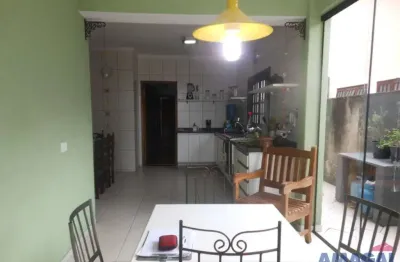 Casa com 4 quartos à venda no parque califórnia, jacareí  por r$ 680.000