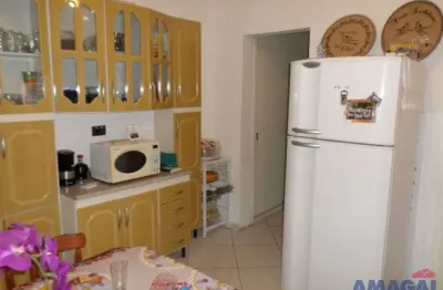 Casa com 3 quartos à venda no jardim pitoresco, jacareí  por r$ 350.000