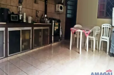 Casa com 2 quartos à venda na vila zezé, jacareí  por r$ 298.000