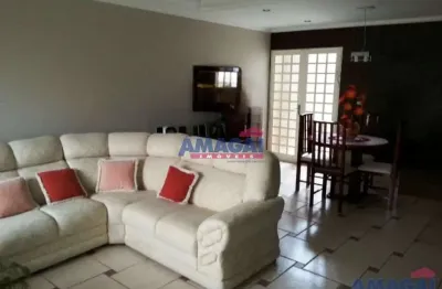 Casa com 3 quartos à venda na cidade jardim, jacareí  por r$ 630.000