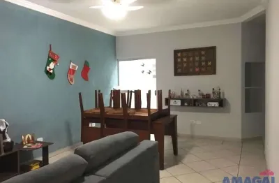 Casa com 3 quartos à venda na cidade jardim, jacareí  por r$ 600.000