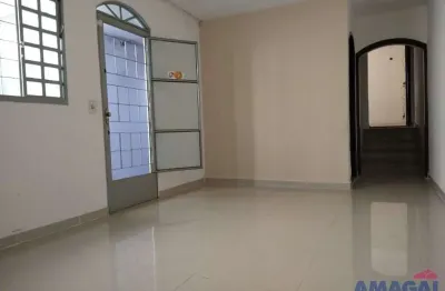 Casa com 3 quartos para alugar no jardim califórnia, jacareí  por r$ 2.500
