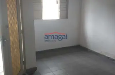 Casa com 2 quartos para alugar no jardim jacinto, jacareí  por r$ 900