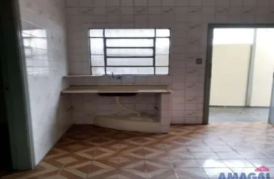 Casa com 1 quarto para alugar no são joão, jacareí  por r$ 1.000