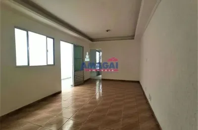 Casa com 3 quartos para alugar no parque santo antônio, jacareí  por r$ 1.750