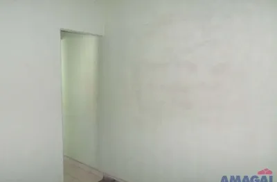 Casa com 1 quarto para alugar no Parque dos Príncipes, Jacareí  por R$ 850