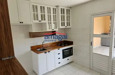 Casa em condomínio fechado com 3 quartos à venda no Jardim Marcondes, Jacareí  por R$ 560.000